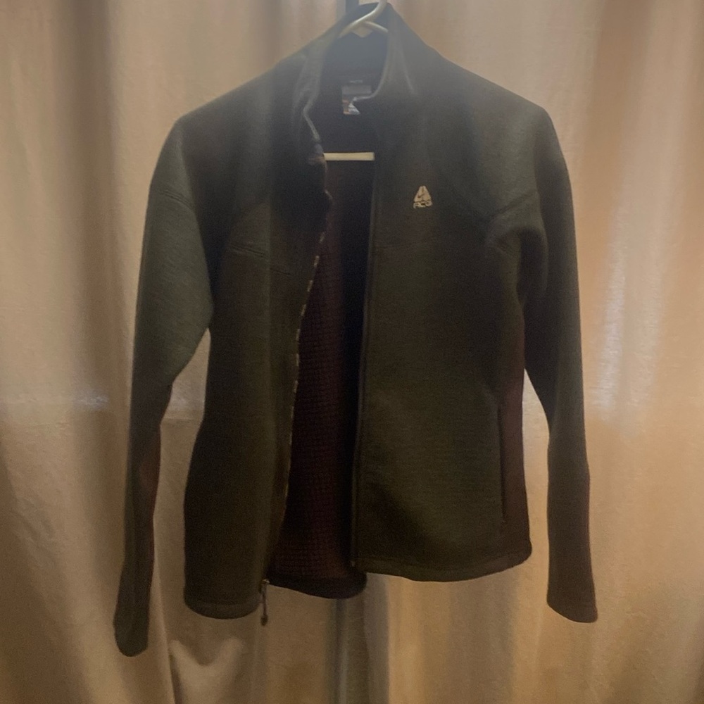 🫶🏼 Vintage NIKE ACG Jacket. 🦋 Women’s Size Small. In Mint Condition!